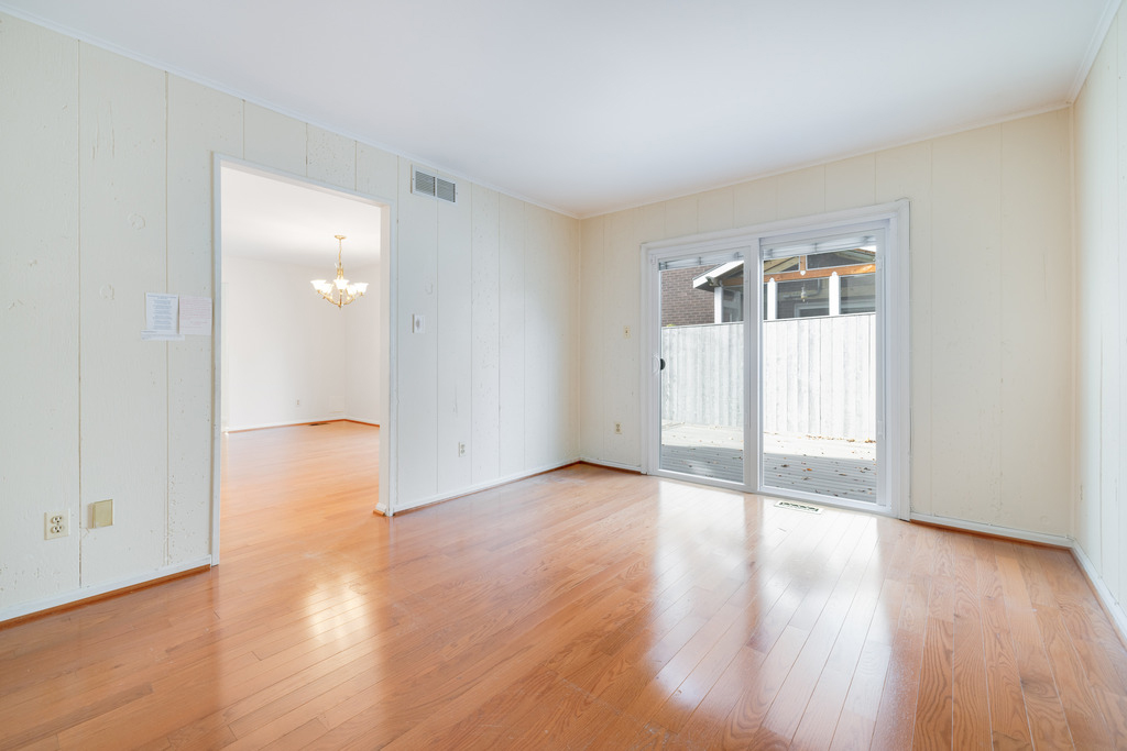 Vacant living room before virtual staging